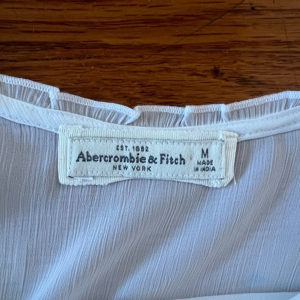 💟Abercrombie & Fitch💟 White Ruffled Camisole. Size M - Picture 4 of 4